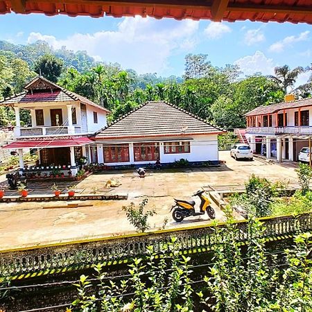 Coorg Divine Spark Home Stay Suntikoppa Ngoại thất bức ảnh