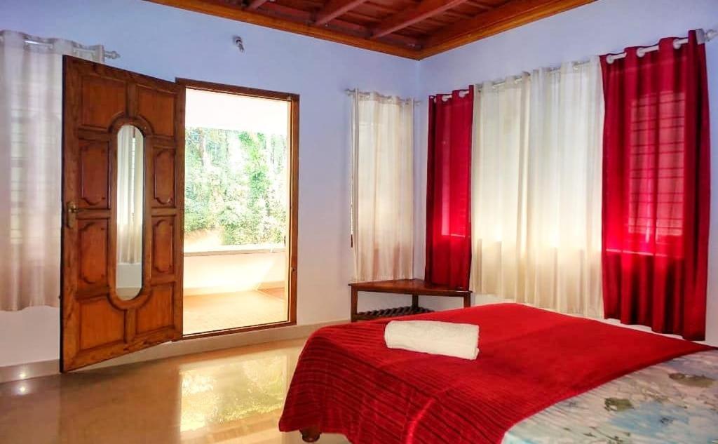 Coorg Divine Spark Home Stay Suntikoppa Ngoại thất bức ảnh