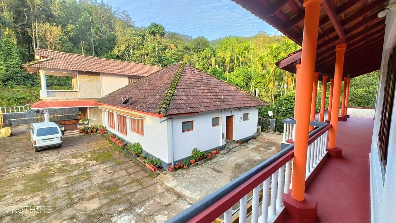 Coorg Divine Spark Home Stay Suntikoppa Ngoại thất bức ảnh