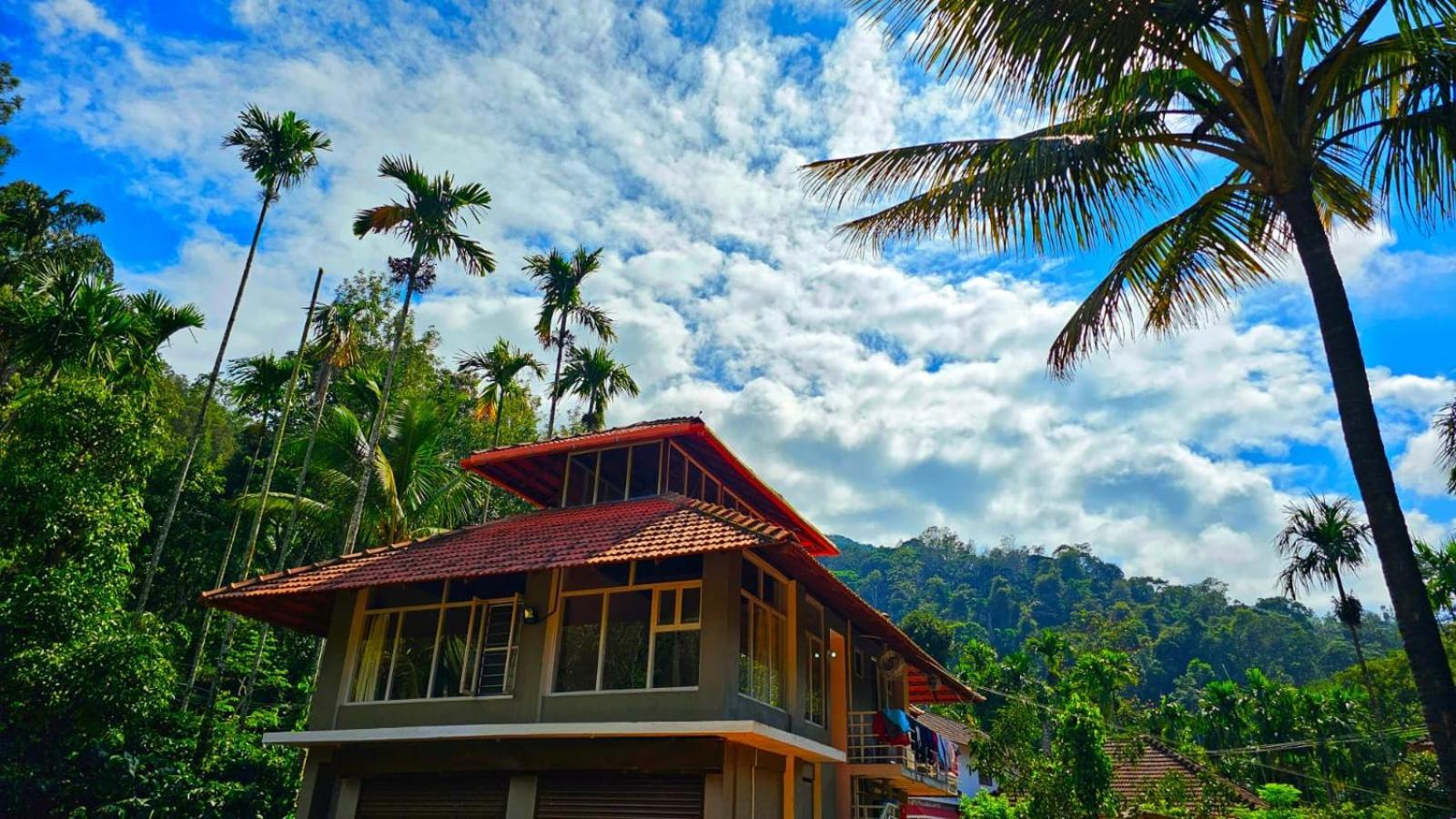 Coorg Divine Spark Home Stay Suntikoppa Ngoại thất bức ảnh